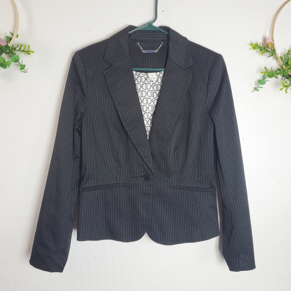 5/$20 WHBM pin striped blazer size 12 EUC